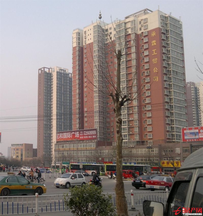 人民醫院公交車站，杏壇廣場，精裝修，沒住過。