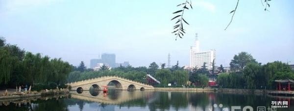 荊河小區(qū)沿河風(fēng)景房三居室送儲(chǔ)藏室?guī)к?chē)位
