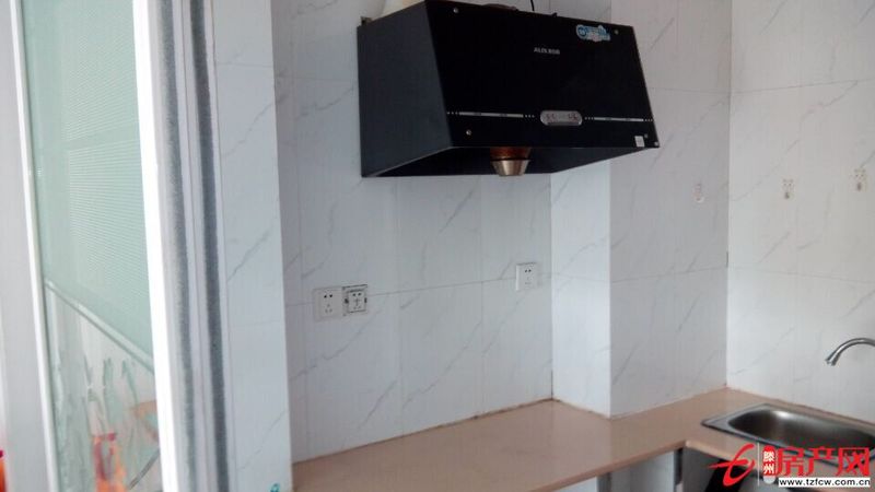 陽光國際，精裝修，一室一廳，全套家具，拎包即住