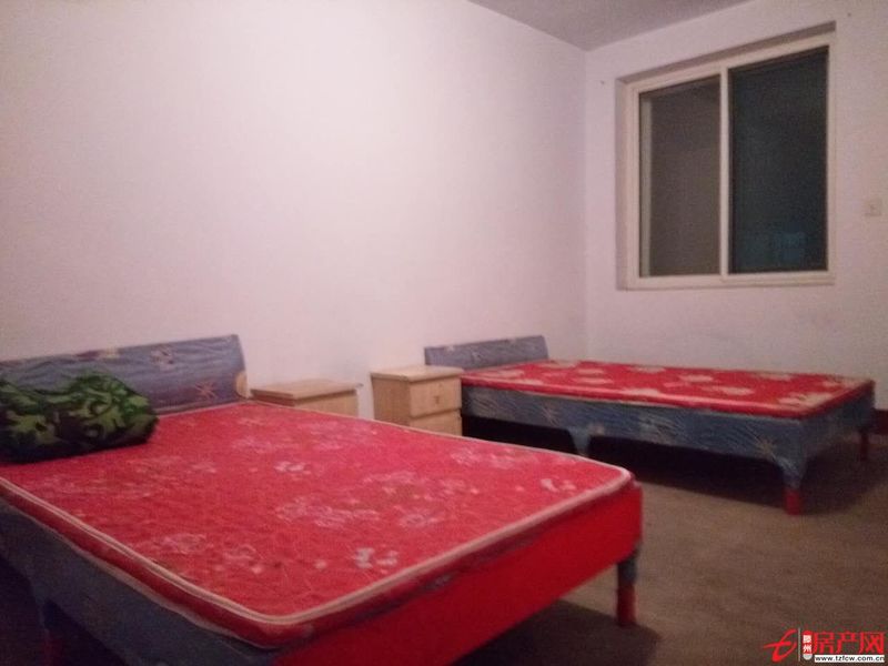 新一中學區(qū)現(xiàn)房，部分家具，菜市附近，交通便利
