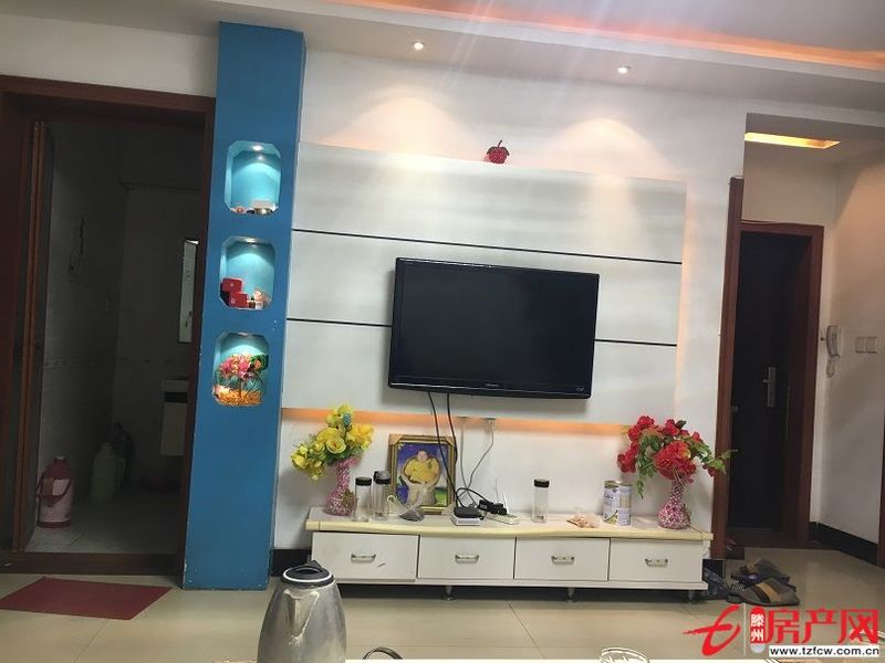 緊靠步行街、書院小學(xué)、奎文市場，女人街，絕對(duì)精裝修，拎包即住