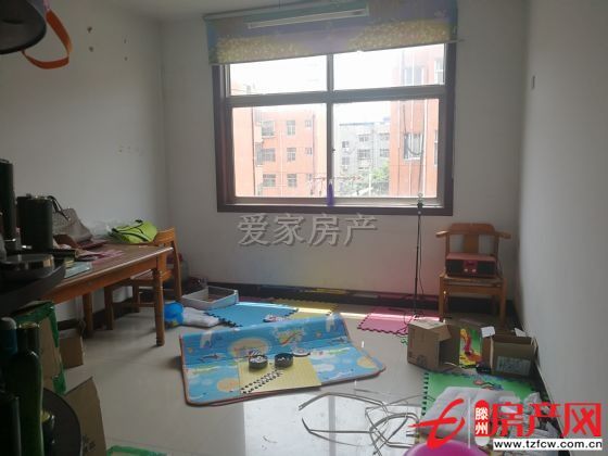 魯東小區(qū)三室送儲(chǔ)藏室！