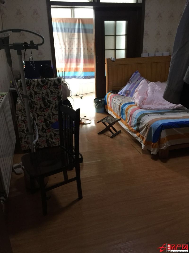 碧桂園小區(qū)位置佳交通方便，位于人民醫(yī)院附近，市中繁華區(qū)