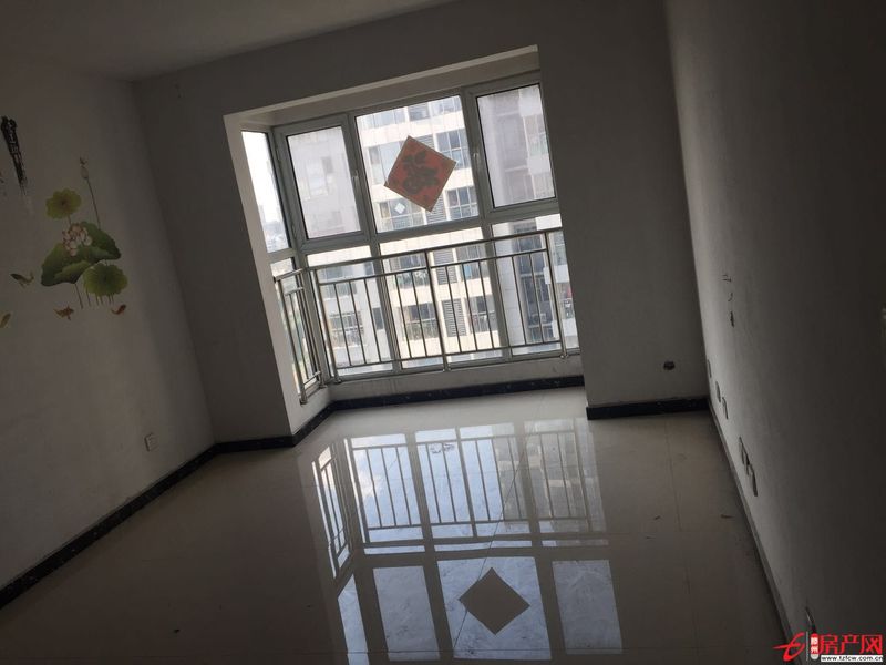 威尼斯六區三室二廳，南北通透，含儲藏室