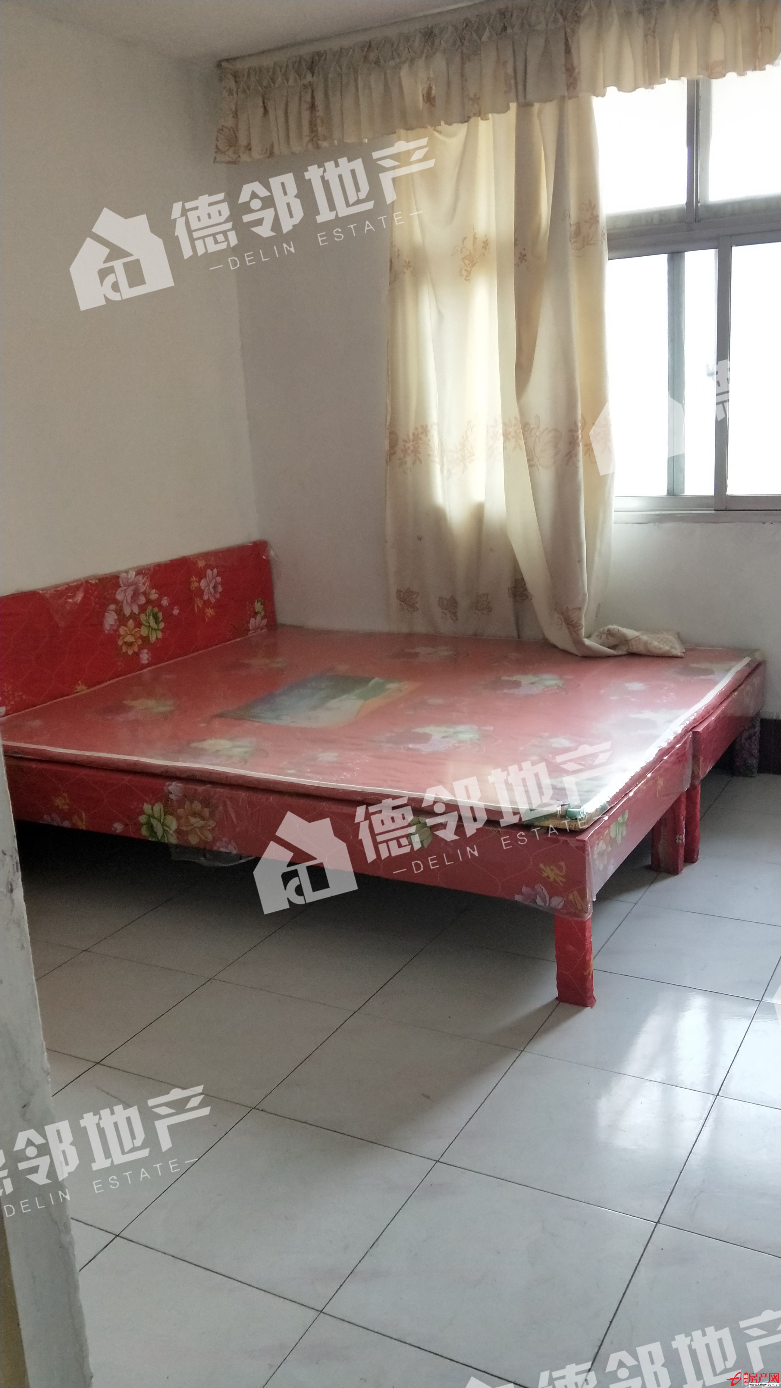 安居小區(qū)上學(xué)生活方便，住起來生活成本低