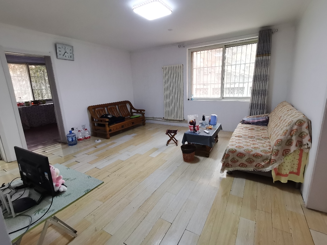 步行街小區(qū) 3室1廳1衛(wèi) 108m2 91.6萬元