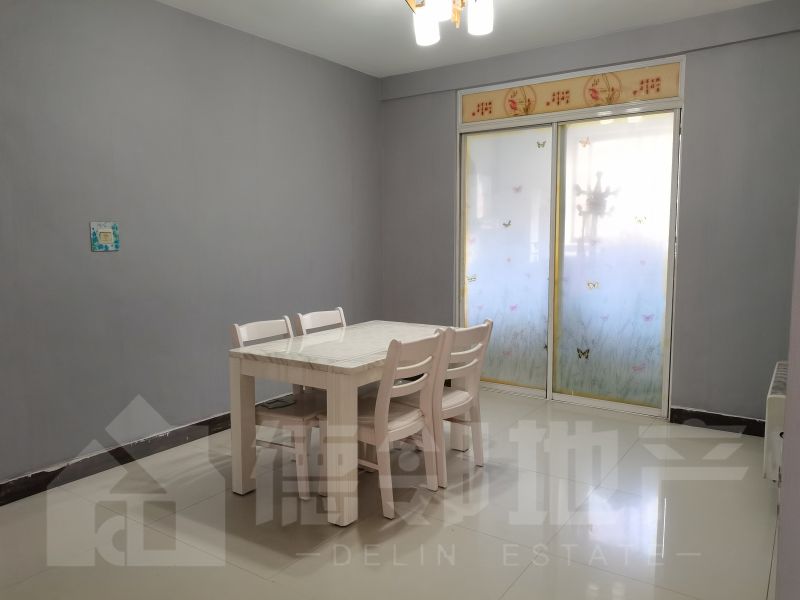 通盛上海花園  3室2廳1衛(wèi)  122m2  1800元/月