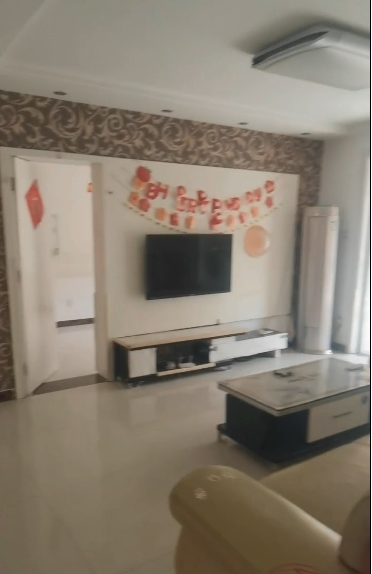 精裝房3室2廳1衛105m21700元/月